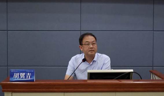 胡翼青作讲座 &nbsp;曾欣怡 摄